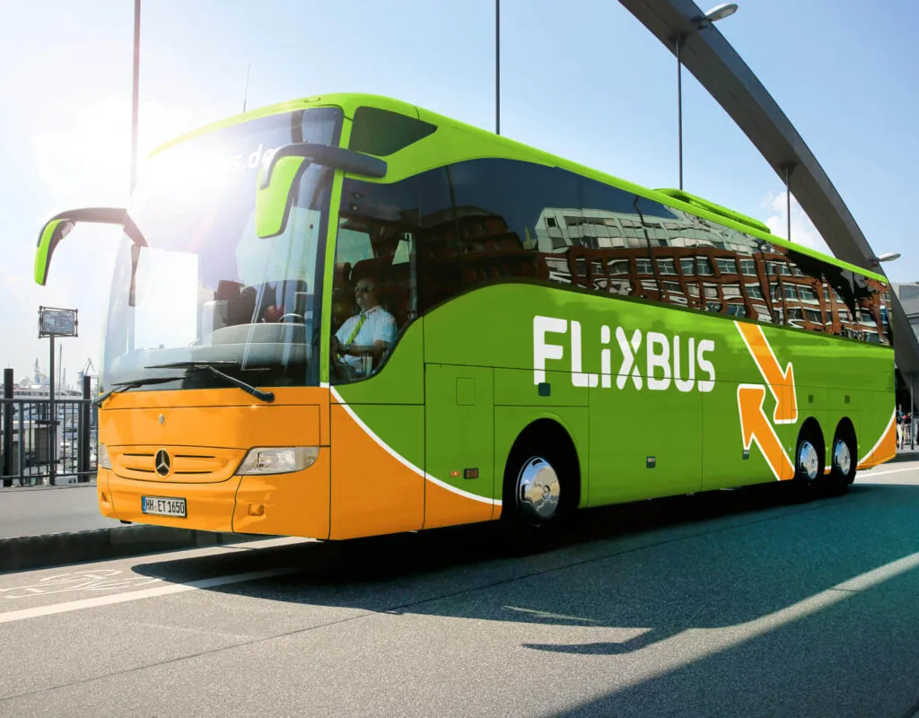 Grön FlixBus-buss
